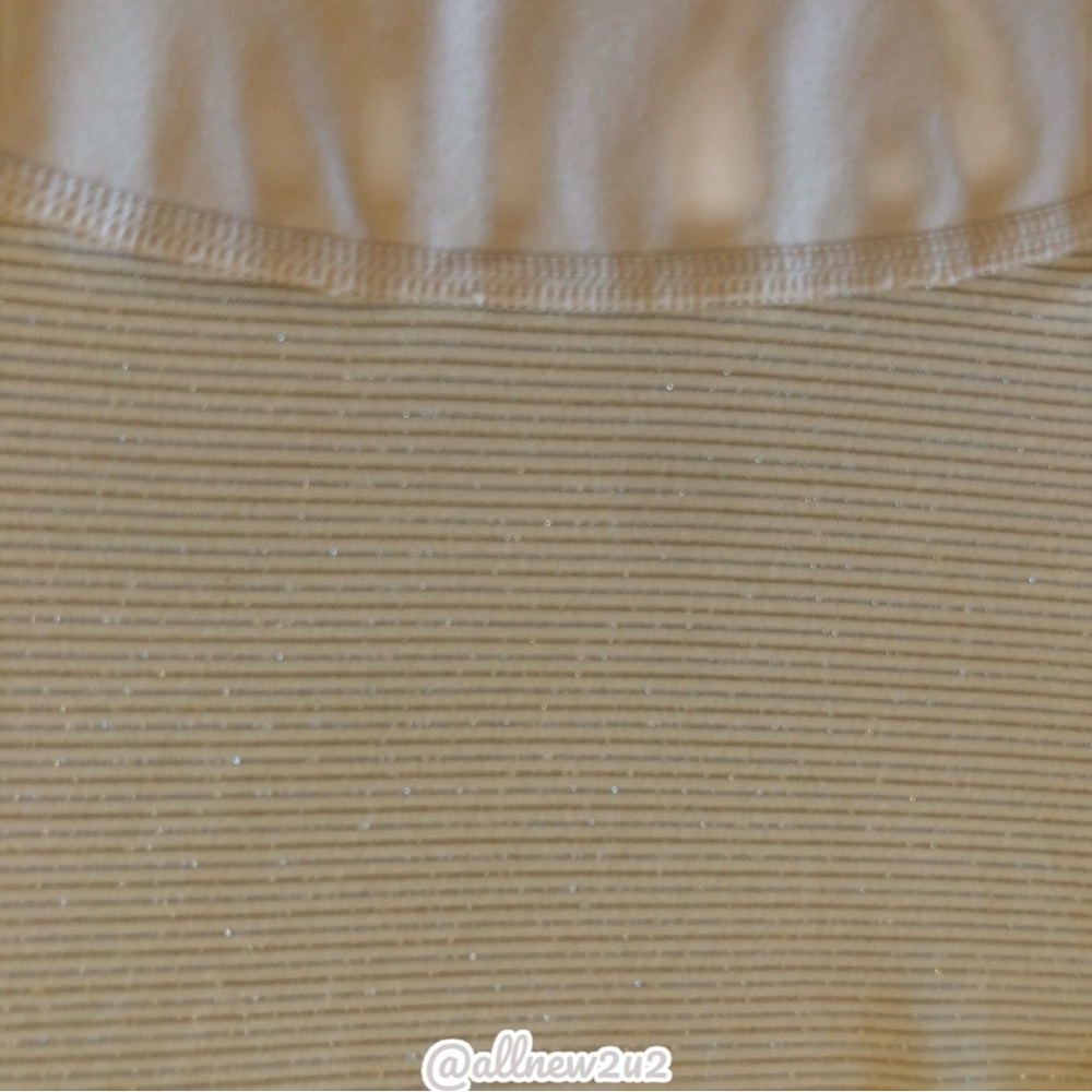 Nike Dri-Fit Women's Cream Long Sleeve Top Sz XS •Multiwinner Host Pick - Picture 6 of 11